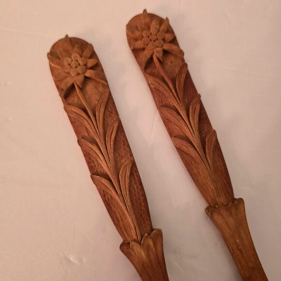 Vintage Carved Wooden Salad Spoon Fork Servers Floral Leaves 11.5in 70s 80s - Picture 3 of 9